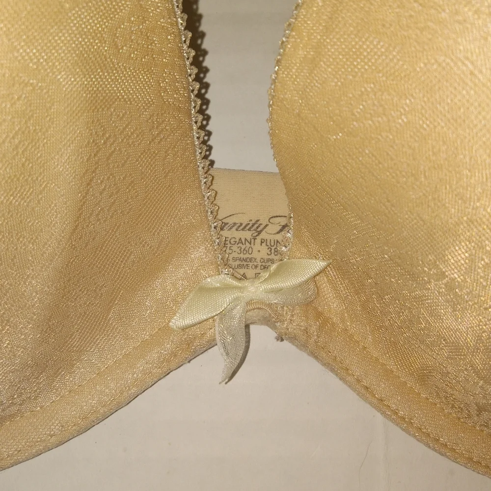 Vanity fair Elegant Plunge 38C - Picture 2 of 8